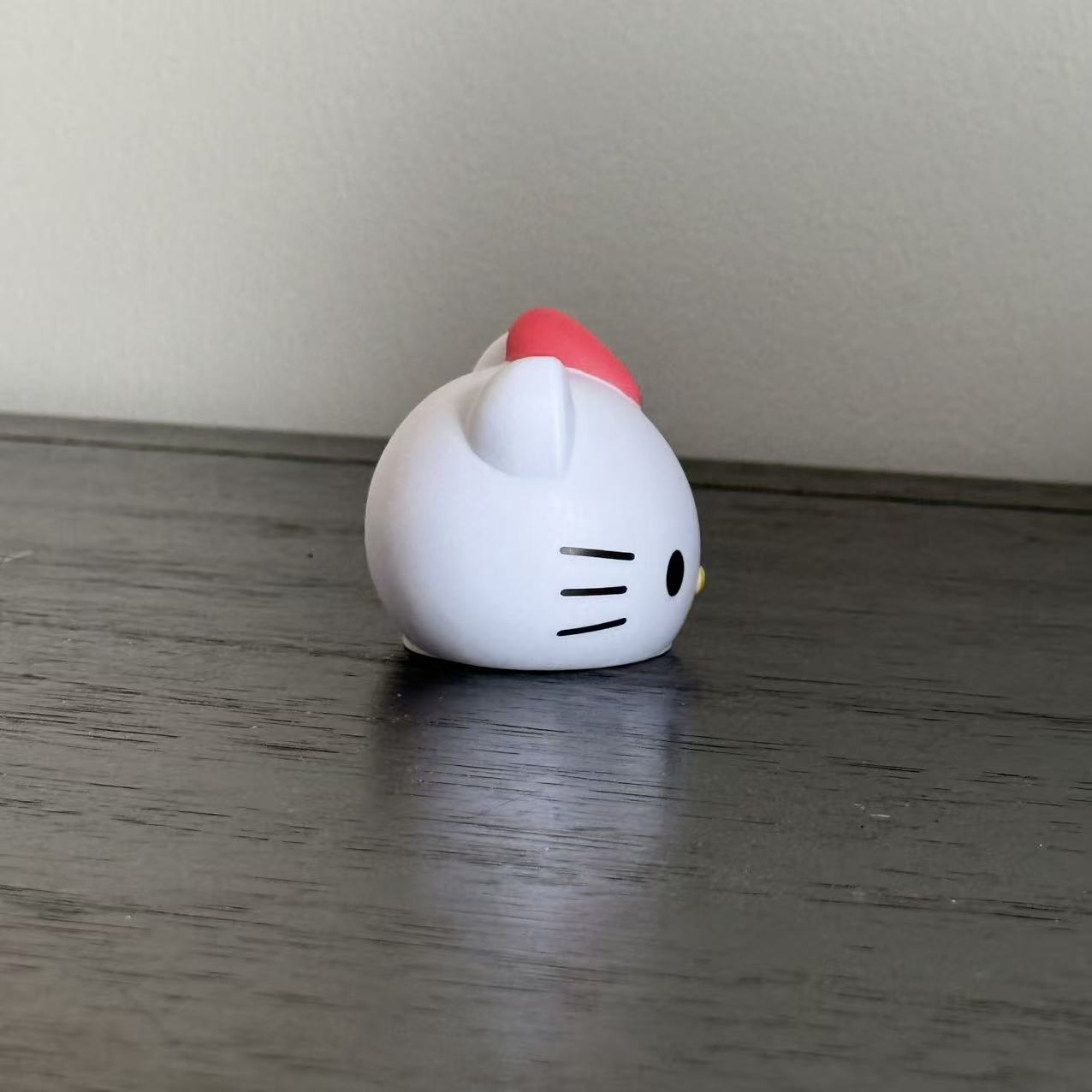 This is a hello kitty in another perspective, this is my favorite polygonal object ornament. I chose it because I think it is cute and easy to make.